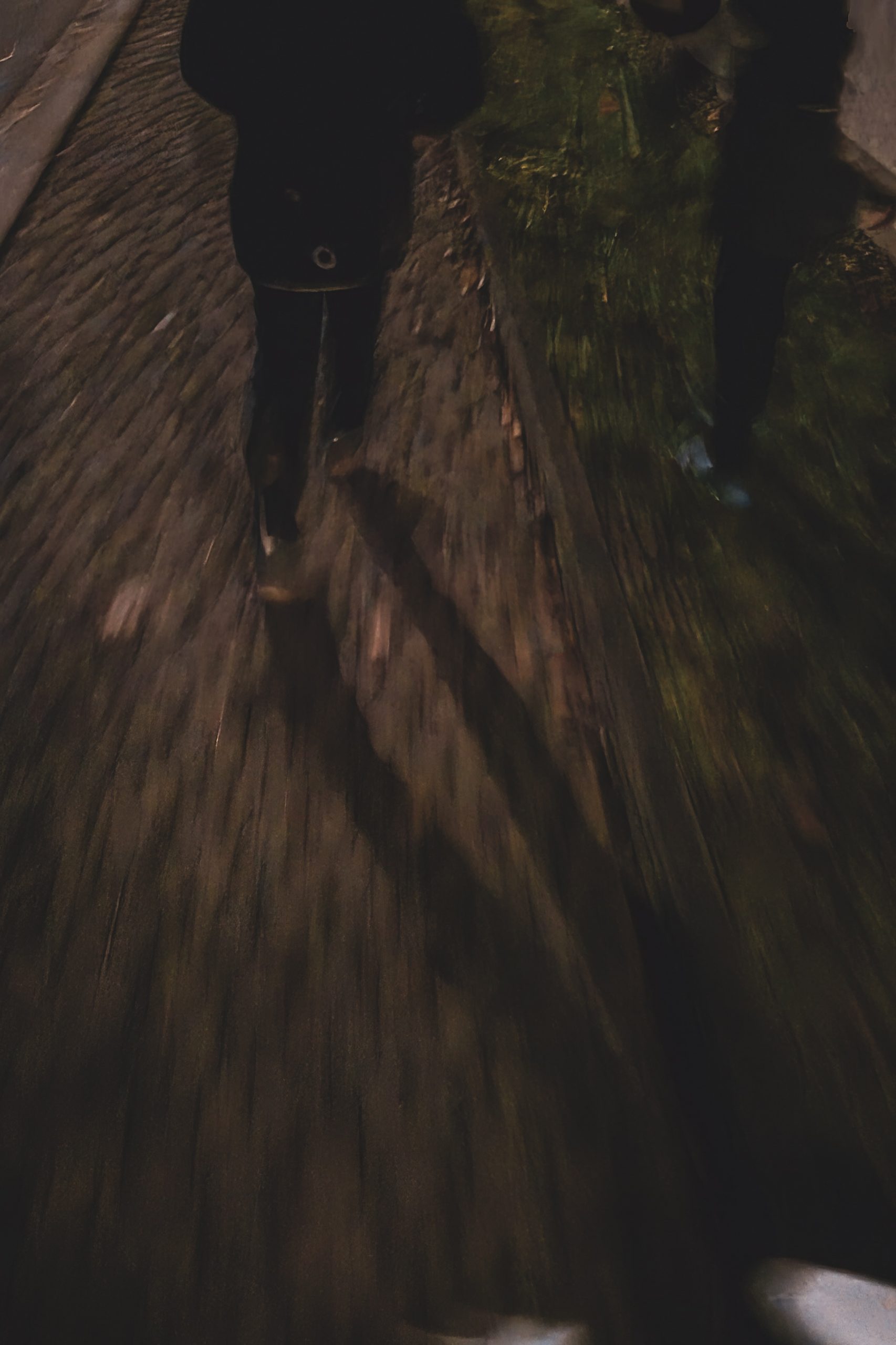 Nachtaufnahme von laufenden Kindern