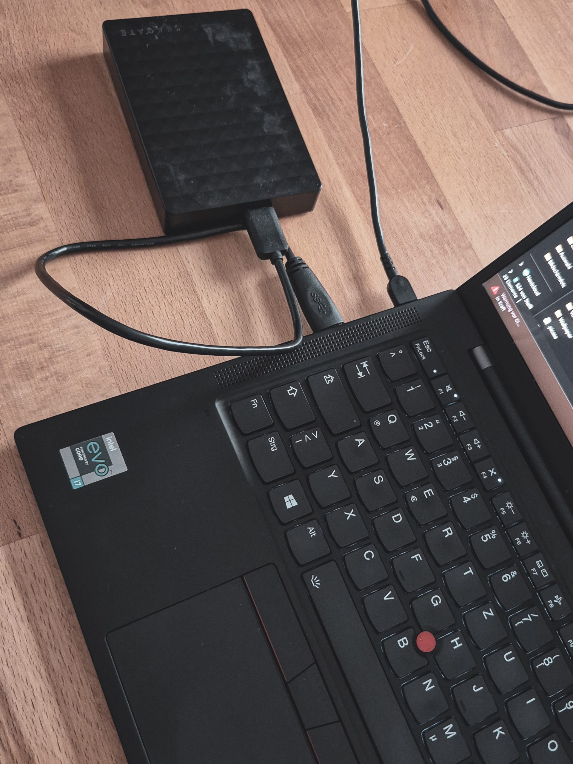 Laptop und Festplatte